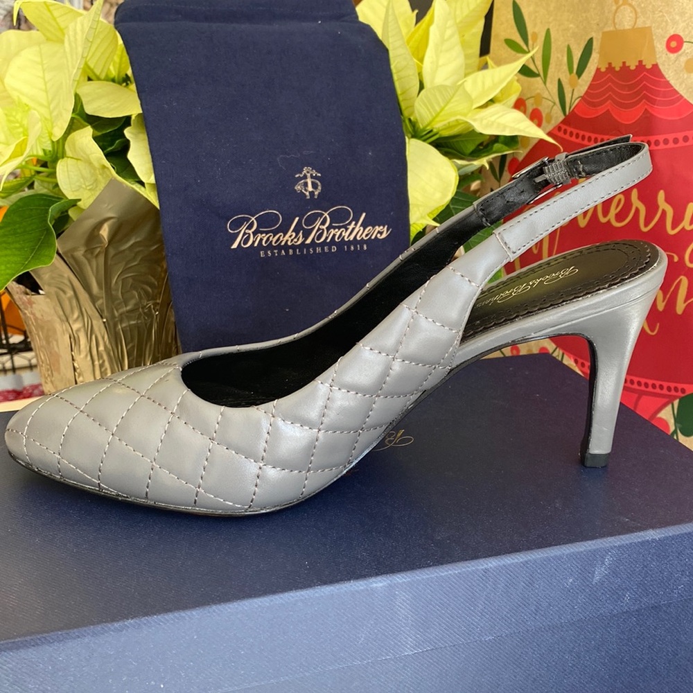 Brooks Brothers stylish, Quilted Gray Slingback Heels Size 9